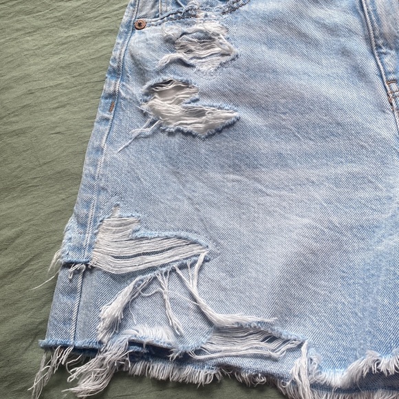 American Eagle Distressed Baggy Mom Shorts — Size 0!! - Picture 3 of 11